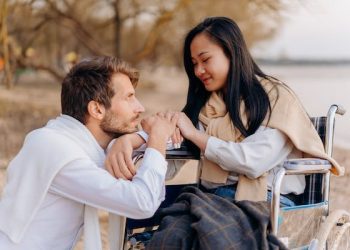 how to describe looking at someone in writing